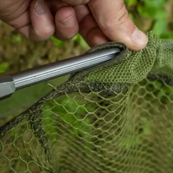 Korum Runder Barbenkescher Aus Metall Mit Latexnetz -Fisch Zubehoer korum full metal latex barbel spoon ne 4