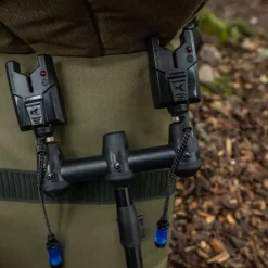 Korum KBI Bissanzeiger, Kompakter 2 Rutensatz -Fisch Zubehoer korum kbi compact bite alarm in use 2